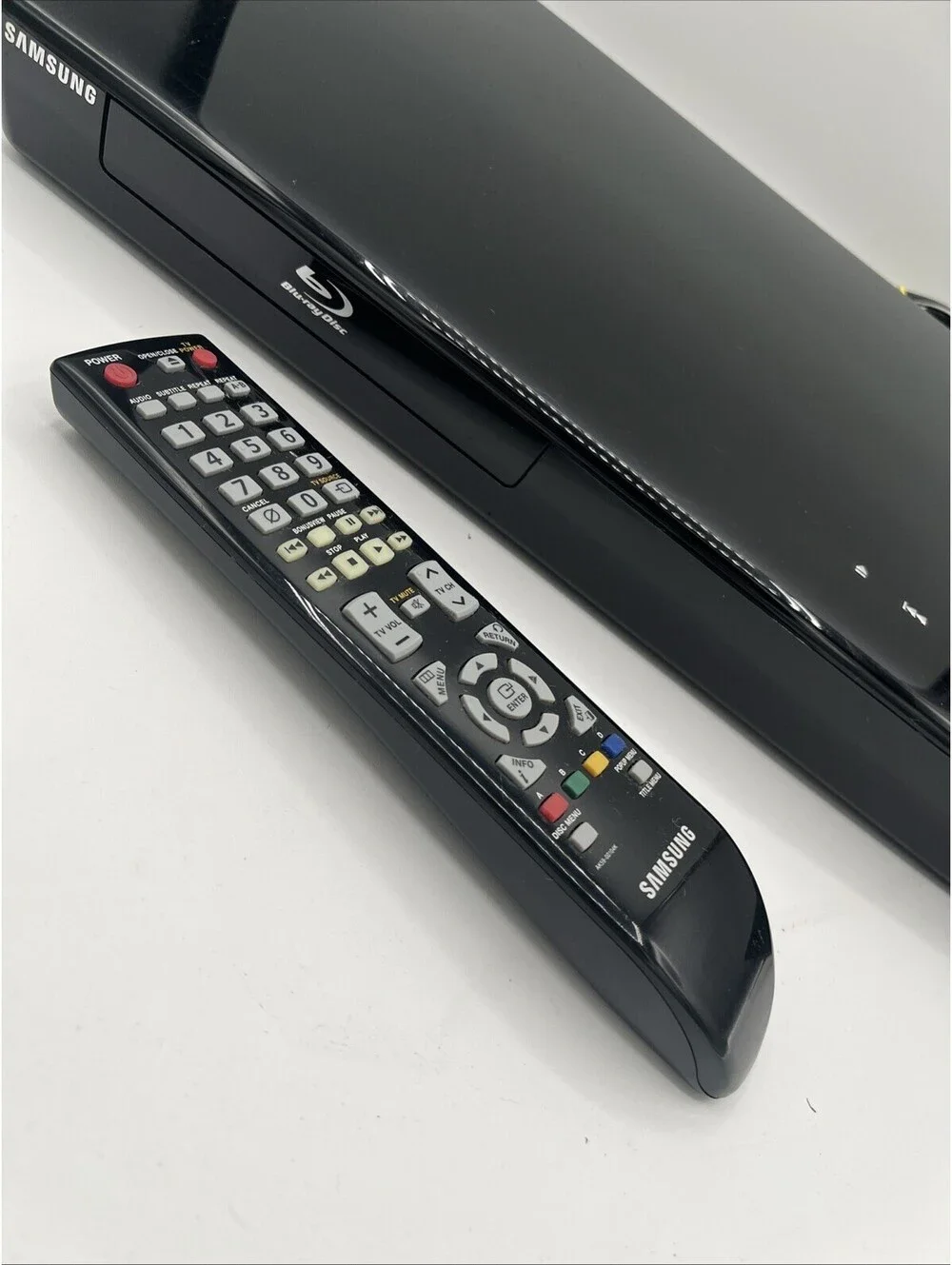 Samsung BD-P3600 Blu-Disc DVD CD Player Media Streaming + Remote HDMI Bundle